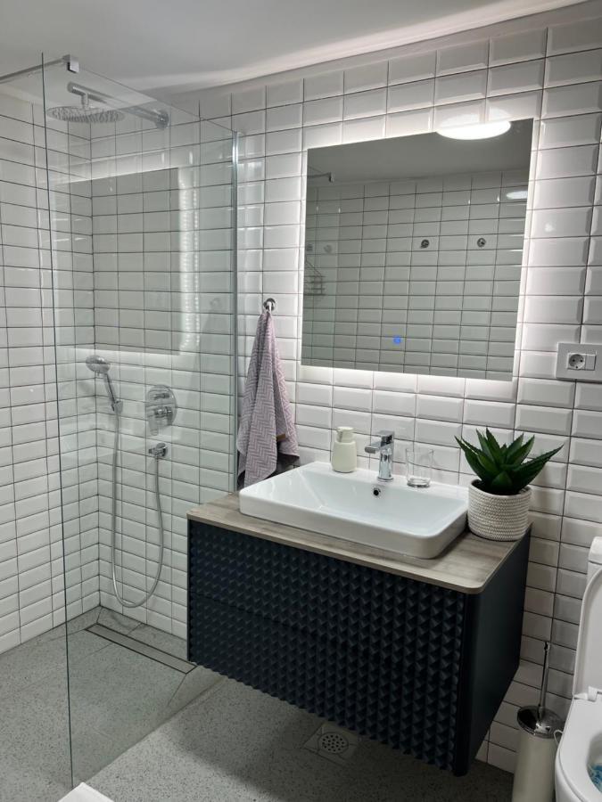 Seayou!***Charming 1-Bedroom Rental Unit In The Old City Center Of เซรส ภายนอก รูปภาพ